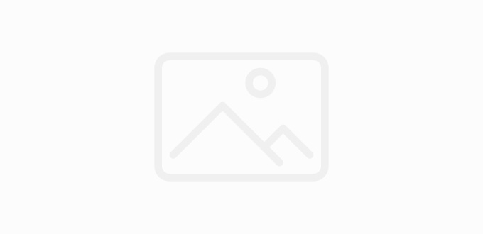 Andie MacDowell responds to criticisms that gray hair makes her look old: ‘I want to be old’